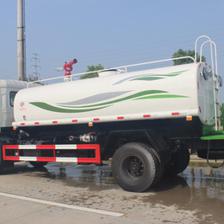 天錦底盤發(fā)動(dòng)機(jī)馬力與灑水車廠家圖片詳解